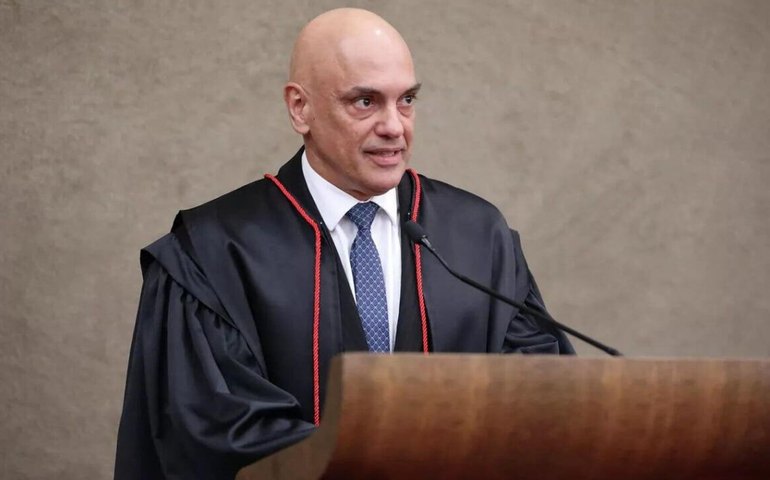Alexandre de Moraes será o relator de inquérito contra Eduardo Bolsonaro