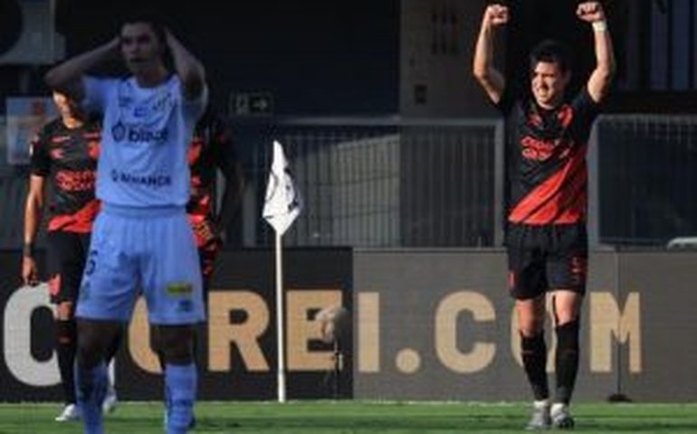 Santos joga mal de novo, empata com o Athletico-PR e se aproxima da zona de queda