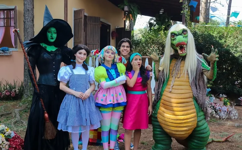 Helen Ganzarolli faz participação especial em “O Picapau Amarelo” e se transforma na Bruxa Má do Oeste