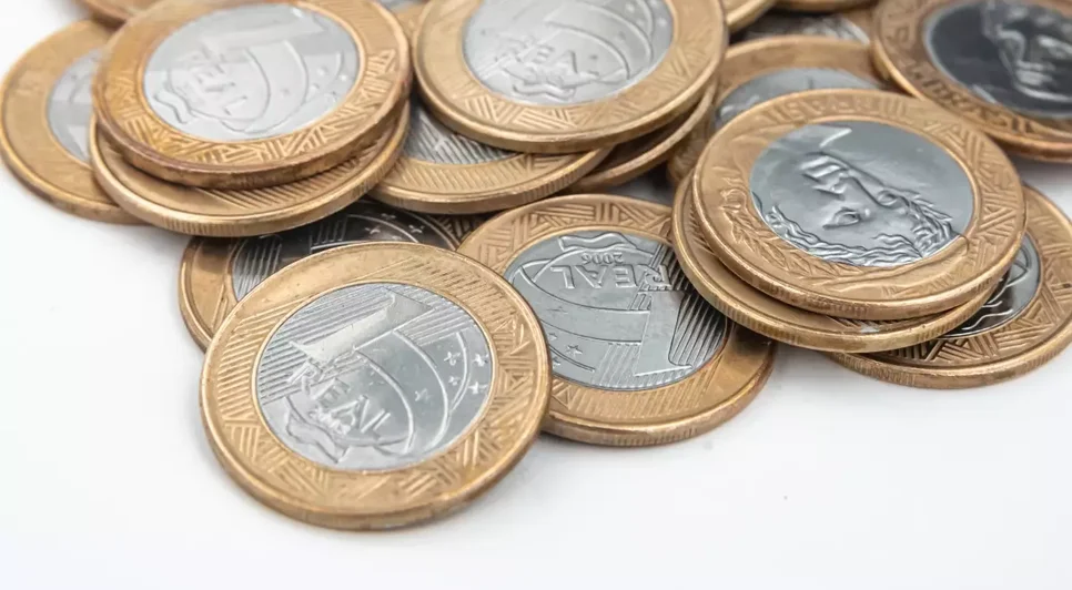 Moeda de R$ 1 conhecida como "perna de pau" pode valer até R$ 8 mil; entenda