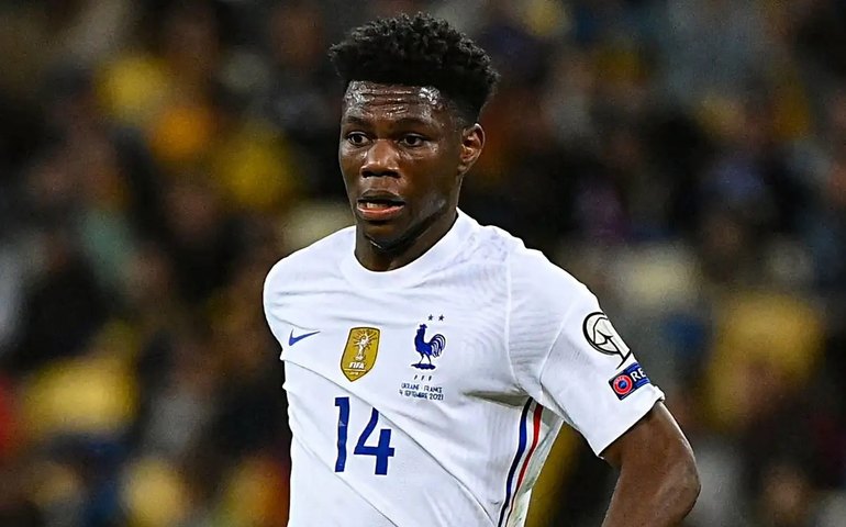 Tchouaméni chega ao Real e revela papo com Mbappé: ‘Perguntou se eu iria ao PSG’