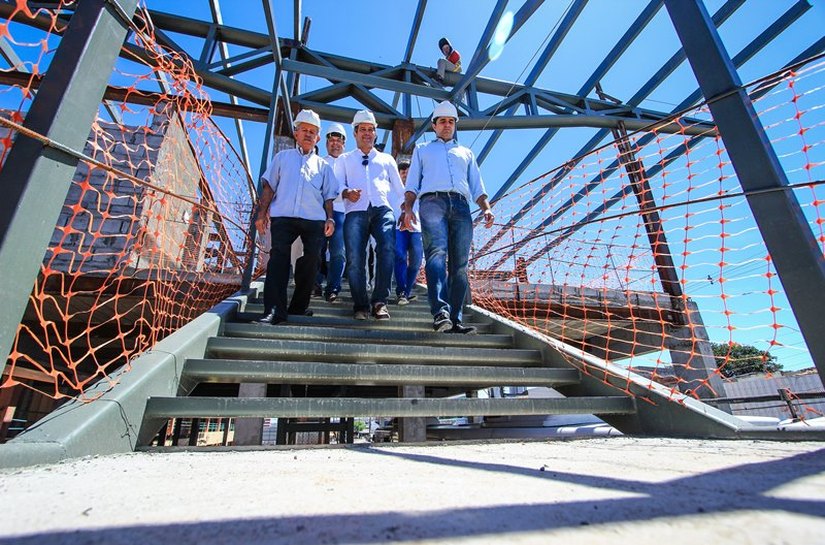 Prefeito Rui Palmeira visita obras de expansão do VLT em Maceió