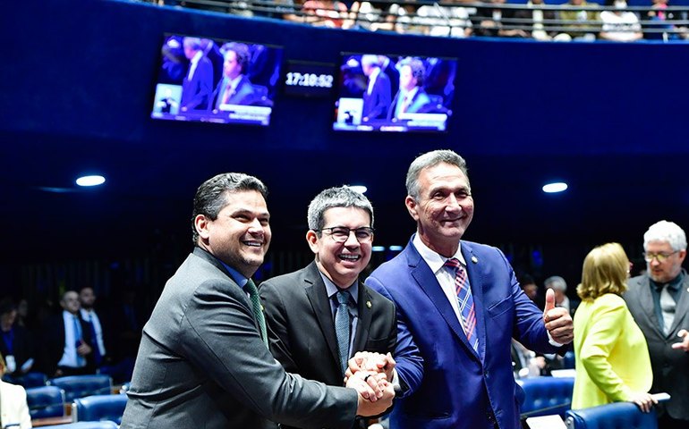 Proposta aprovada pelo Senado transfere 50 mil servidores para folha da União 