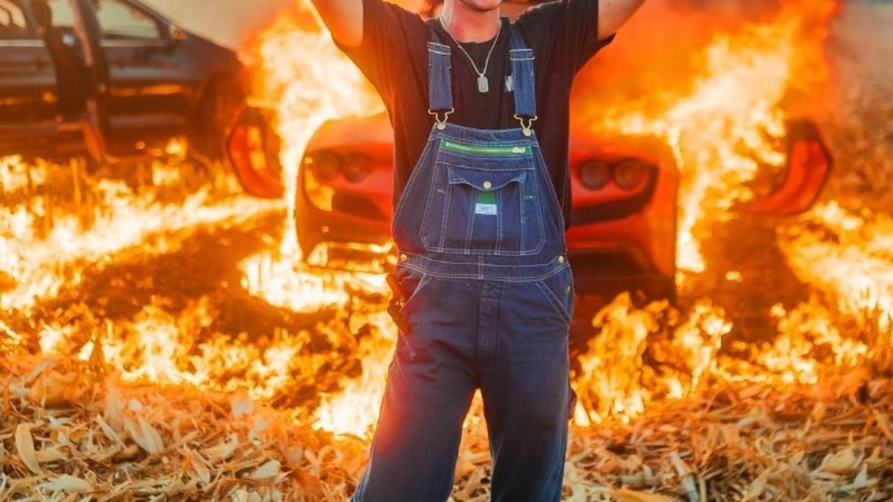 Youtuber destrói Ferrari de R$ 2 milhões acidentalmente enquanto gravava um programa; assista ao vídeo