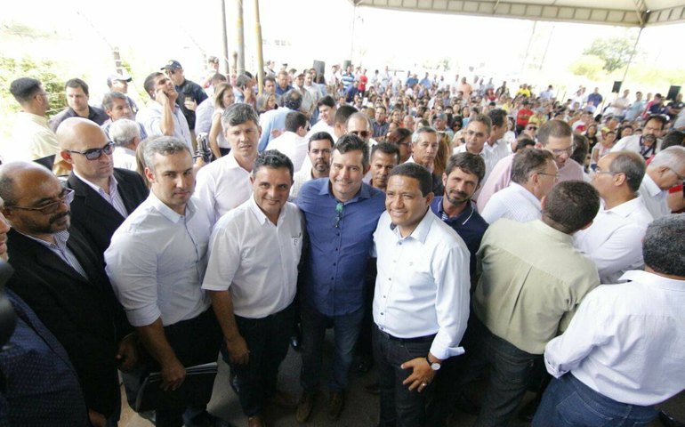 Julio Cezar agradece a ministro benefícios realizados em Palmeira