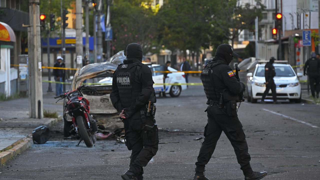 Carros-bomba e ataques com granadas abalam a capital do Equador