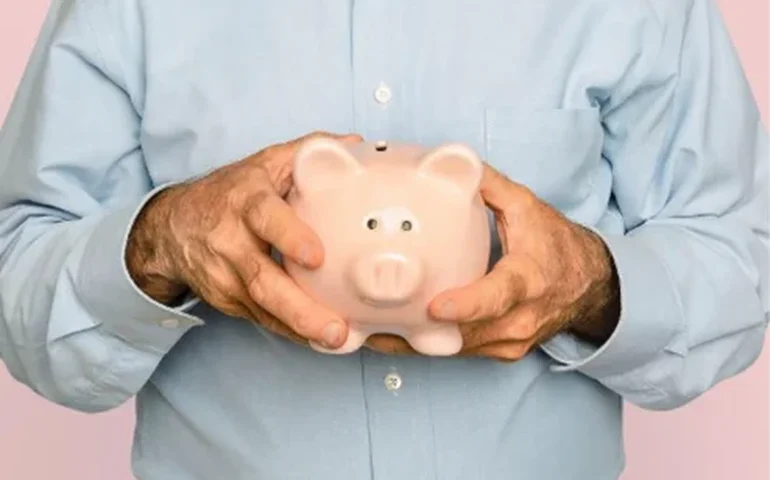 Com população mais velha, franquias surgem como opção para aposentados que desejam empreender