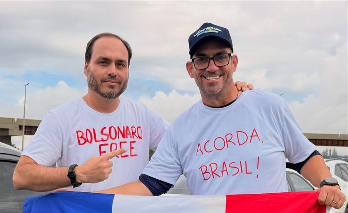 Vereador Leonardo Dias, ao lado de Carlos Bolsonaro dirigente do PL.