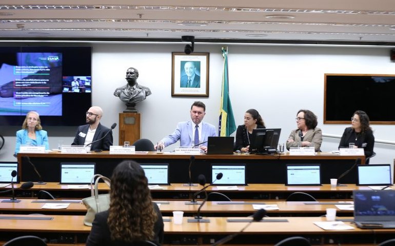 Com o novo plano de educação, governo e educadores querem superar quadro de 11 milhões de analfabetos no Brasil