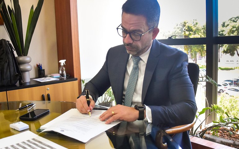 Paulo Dantas discute em São Paulo instalação de fábrica de produtos higiênicos em Alagoas