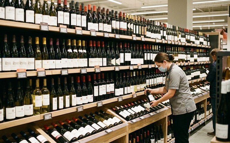 Rede de Supermercados Guanabara renova adegas e amplia oferta de vinhos e espumantes