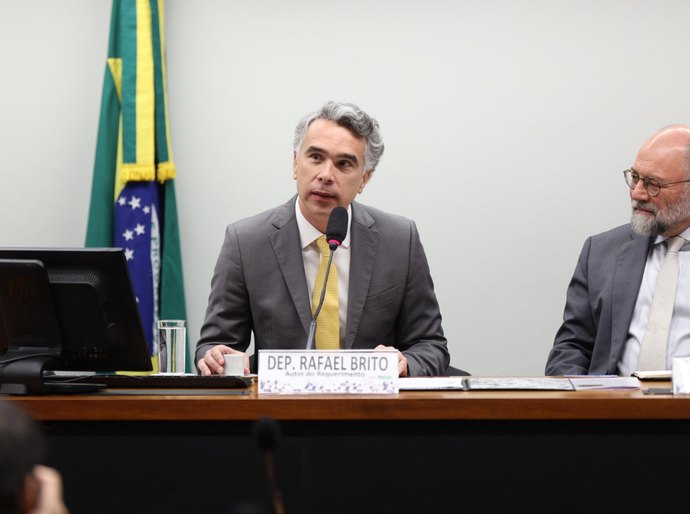 Rafael Brito aprova projeto que cria parcelamento especial para o setor de eventos