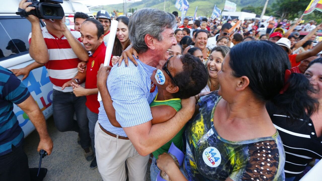 Em Colônia de Leopoldina, multidão vai às ruas em apoio à reeleição de Collor
