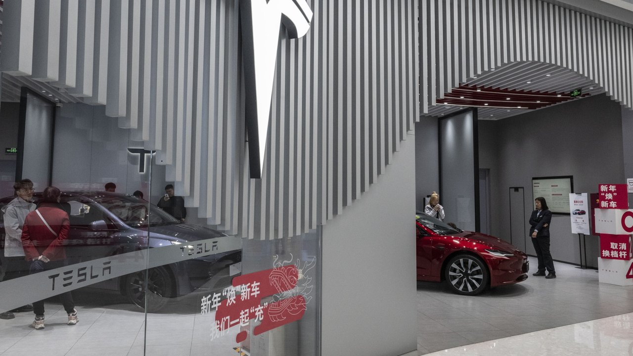 Procuradora-geral dos EUA acusa três pessoas por ataques contra a Tesla