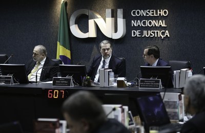 Pagamento de auxílios a juízes precisará de aval do CNJ