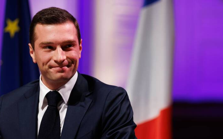 Na França, líder da extrema-direita promete votação para derrubar premiê por impasse