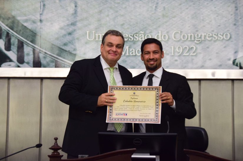 Professor Andreas Krell recebe título de cidadão alagoano em sessão na ALE