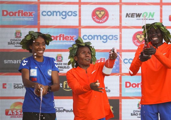 Queniana Catherine Reline vence corrida de São Silvestre