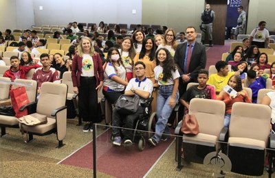 Programa Cidadania e Justiça na Escola realiza palestra sobre bullying para cerca de 280 estudantes