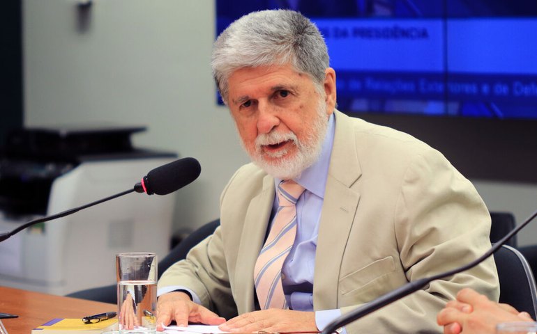 Amorim fala a senadores sobre atuação do Brasil na crise da Venezuela