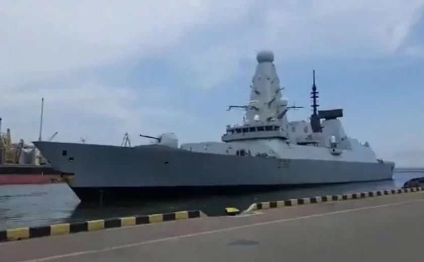 Rússia ameaça bombardear navios britânicos que invadirem suas águas territoriais