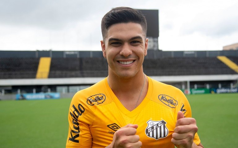 Fernández treina no CT Rei Pelé e pode ser opção do Santos para jogo no ABC