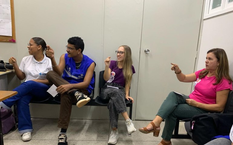 PET-Saúde Equidade Uncisal/Uneal promove oficina de Libras no Consultório na Rua