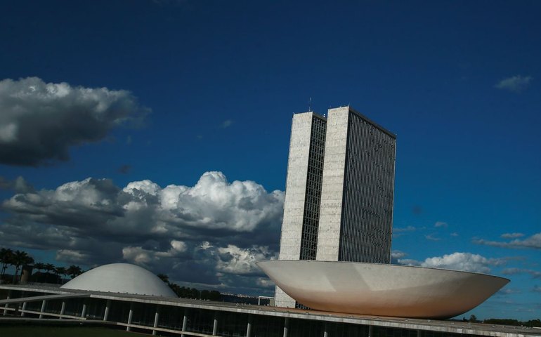 Estudo mapeia “bancada da bala”, que tem poucos projetos sobre armas