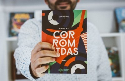 Traipuense lança livro de poesias na VIII Bienal Internacional do Livro de Alagoas