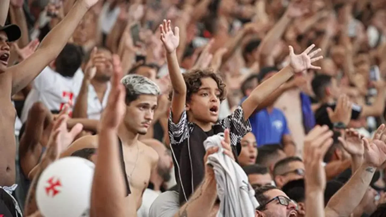 Vasco ganha briga na Justiça e recebe Atlético-MG no Maracanã; Payet assina por 2 anos