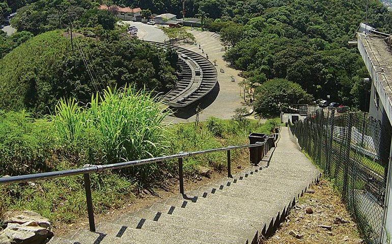 Empresa vê &#8216;equívoco&#8217; da Prefeitura e se diz dentro da lei