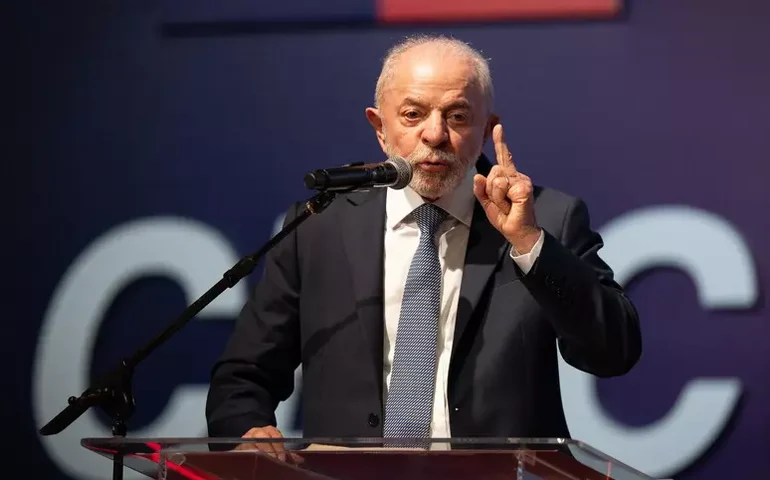 Lula reage com irritação após EUA classificarem PCC e CV como terroristas, diz mídia