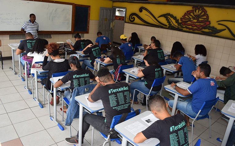 Inscrições para programa que custeia aluguel de universitários de todo o Brasil em Niterói abrem nesta terça-feira; saiba como participar
