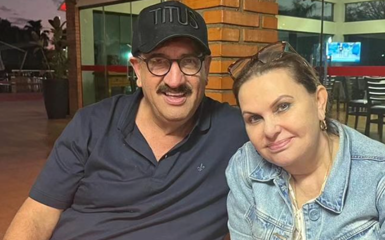 Ratinho compartilha foto e vídeo raros ao lado da esposa: 'Amor da minha vida'