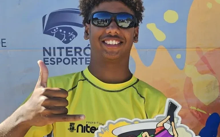 Prodígio e multiesportista, jovem de 14 anos quebra recorde na etapa brasileira do circuito Mundial de Bodyboard