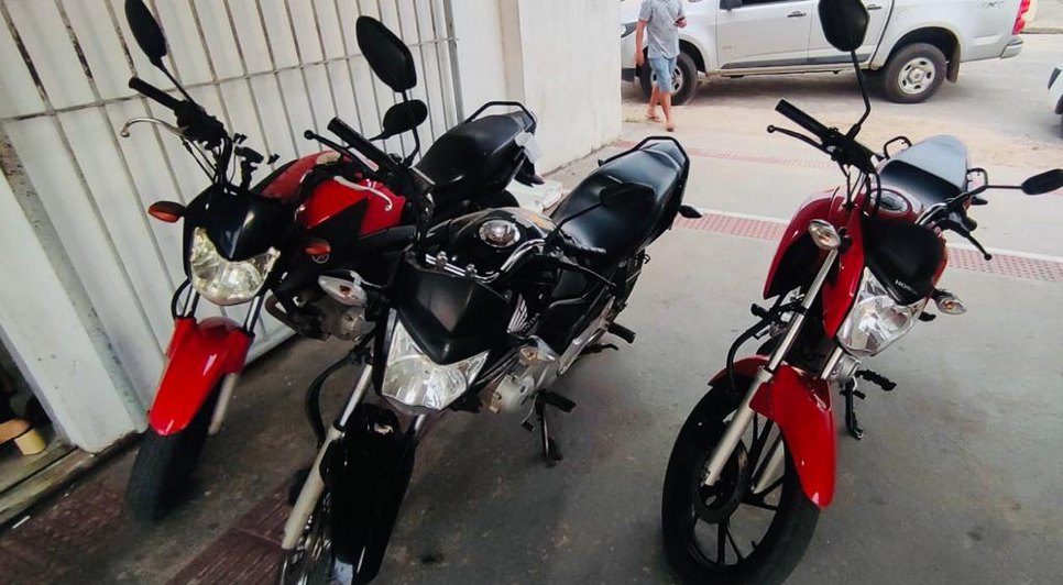 Quatro homens suspeitos de roubar motocicletas e produzir documentos falsos são presos em Lagarto / Foto: Foto: Polícia Civil/SE