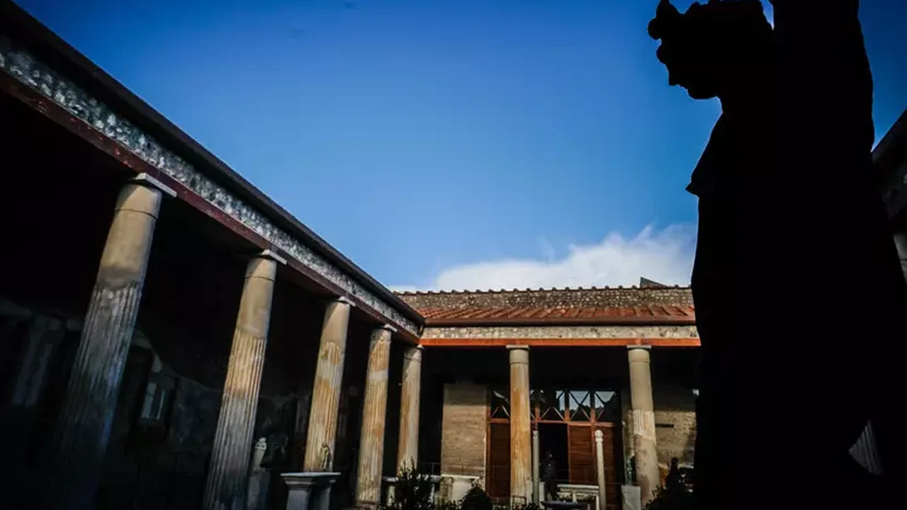 Guarda de Pompeia é preso sob acusação de violentar turista adolescente