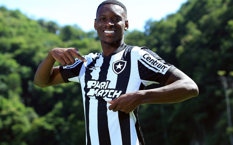 Jogada ensaiada de gol do Botafogo contra o Flamengo já rendeu título e ponto em Champions para Artur Jorge; veja