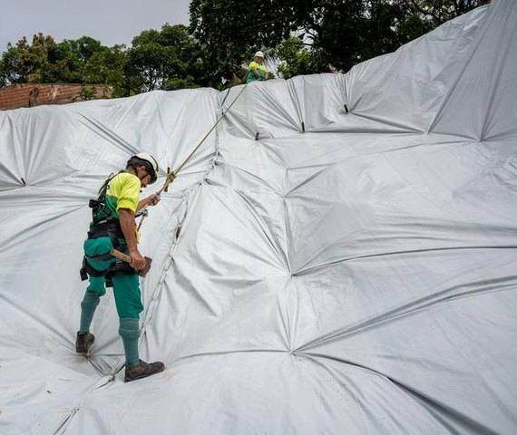 Defesa Civil instala mais de 45 mil m² de lonas em áreas de risco de Maceió