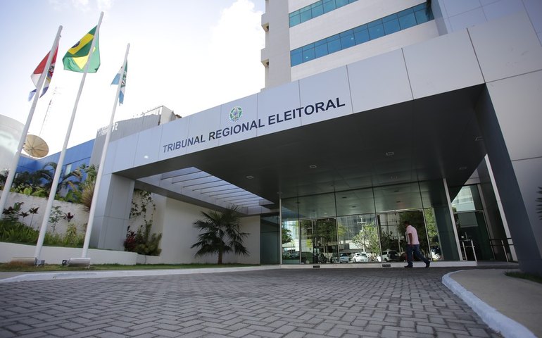 TRE-AL mantém sentença e prefeito e vice de Santa Luzia do Norte são afastados