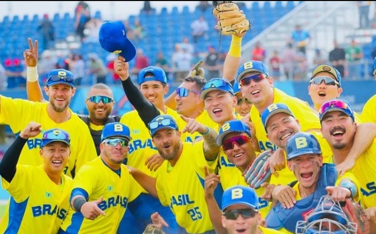 Brasil chega à inédita decisão do beisebol no Pan de Santiago e basquete massacra a Venezuela