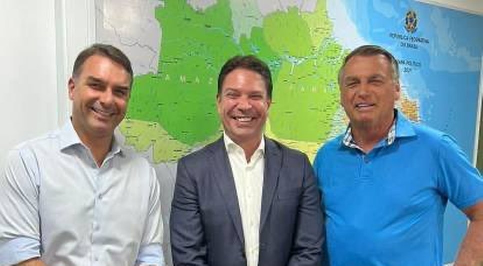 Flávio, Alexandre Ramagem e Bolsonaro / Foto: reprodução/redes sociais