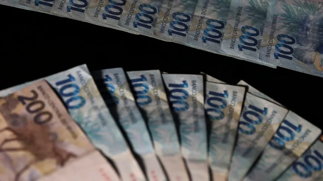 Arrecadação federal atinge R$ 278,8 bilhões em abril e registra recorde histórico