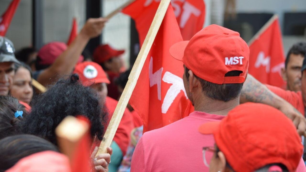 Famílias ocupam prédio do governo federal em MS e cobram reforma agrária e apoio aos acampados