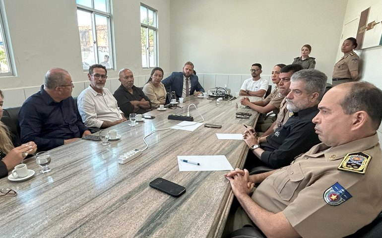Secretário de Segurança e Comandante da PM recebem familiares do jovem Gabriel Lincoln