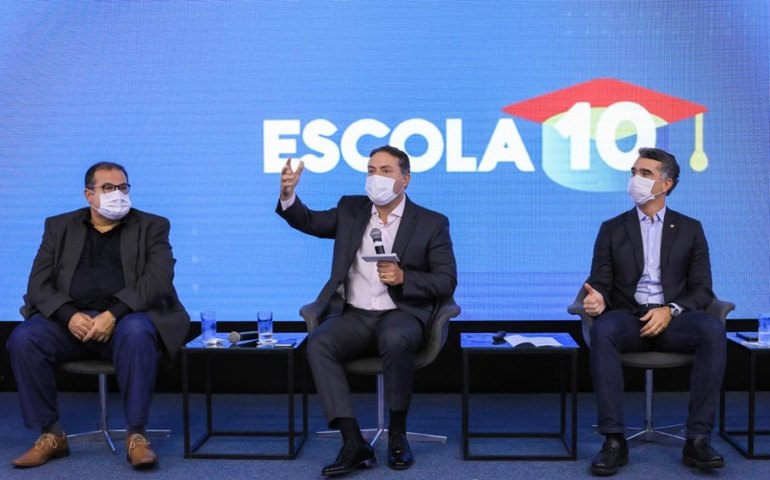 Governador anuncia retirada do desconto previdenciário de aposentados da Educação e lança Bolsa Mentoria para professores