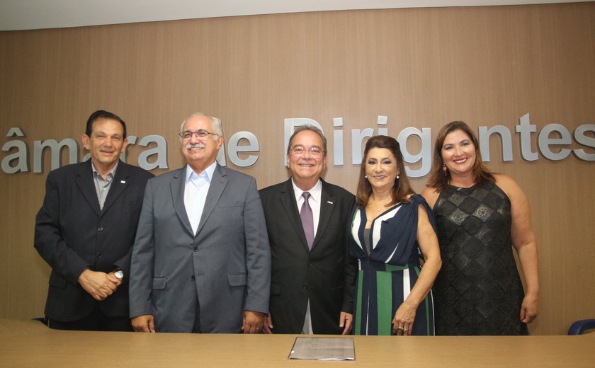 Empresária Vera Lúcia toma posse como nova presidente da CDL