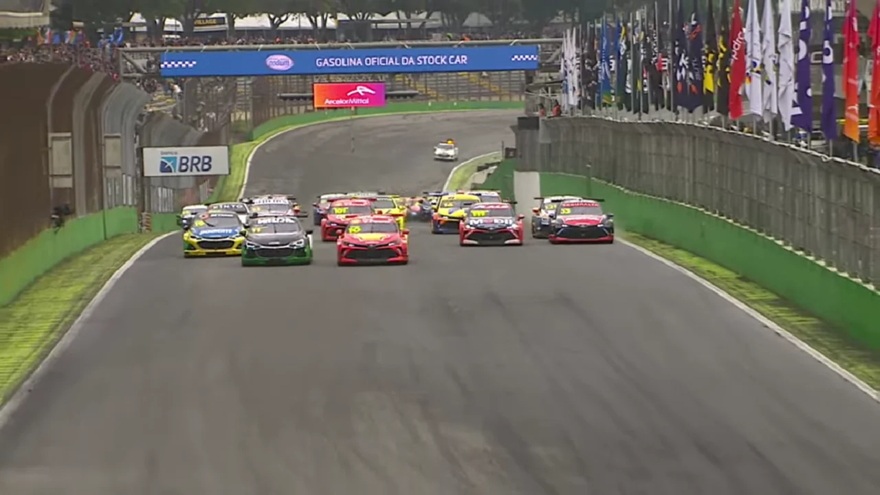 Stock Car em Interlagos: Super Final tem 'rivalidade aflorada' com duelo entre campeões