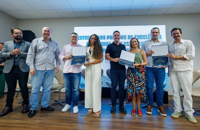 Governador Paulo Dantas entrega premiação a pesquisadores e reforma da sede da Fapeal