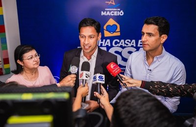Prefeito Rodrigo Cunha entrega 300 certificados do Minha Casa é Massa e amplia acesso à casa própria em Maceió